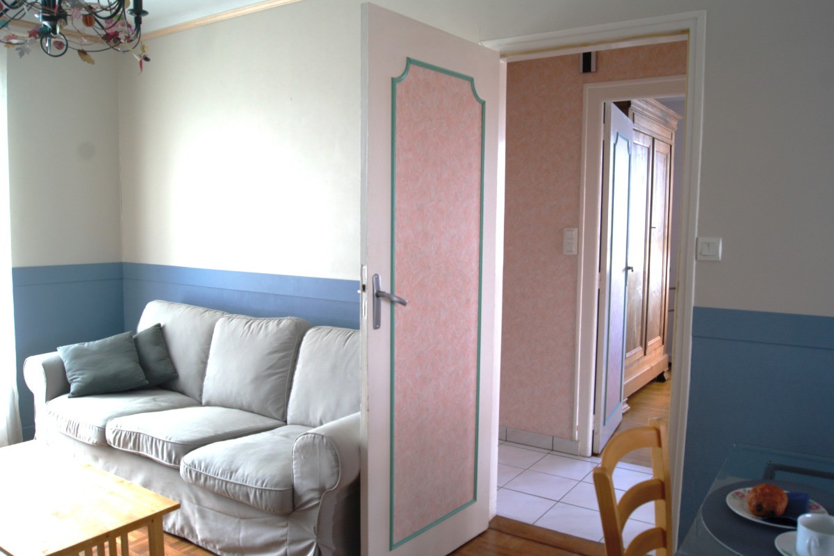 coté salon un accès au couloir de distribution