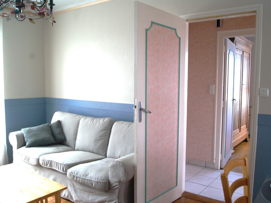 coté salon un accès au couloir de distribution