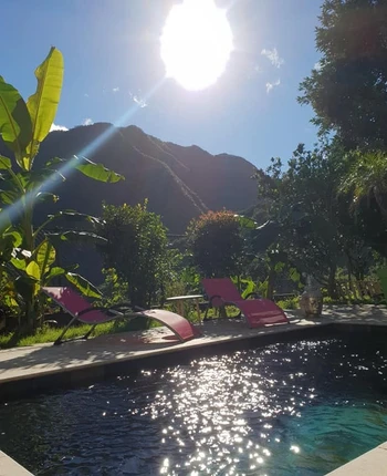 Piscine chauffée avec vue sur la montagne