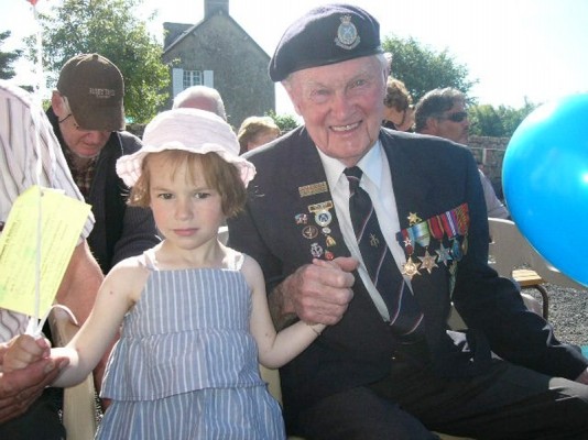 Visite en 2010 D' un vétéran sur place avec ma fille ...