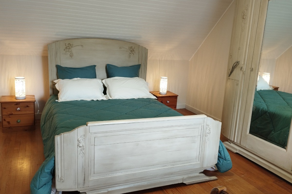 Chambre avec un lit 140 et un lit 90