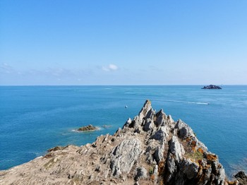 La Pointe du Grouin à Cancale, accessible à pied depuis la maison via le GR 34, en vélo, en voiture. Crédits photos : ADT 35 - PENCREACH-Sophie