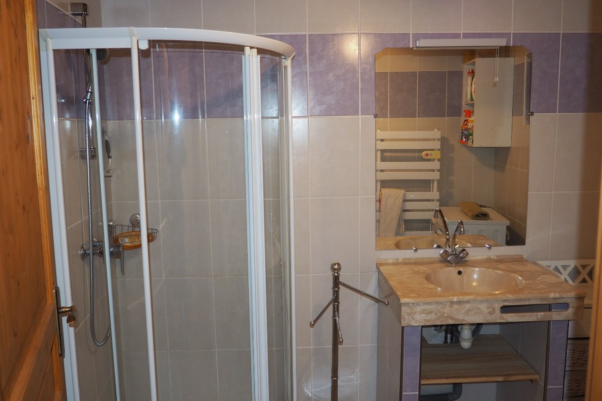 Gîte d'Epizol - La salle de bain du rez de chaussée