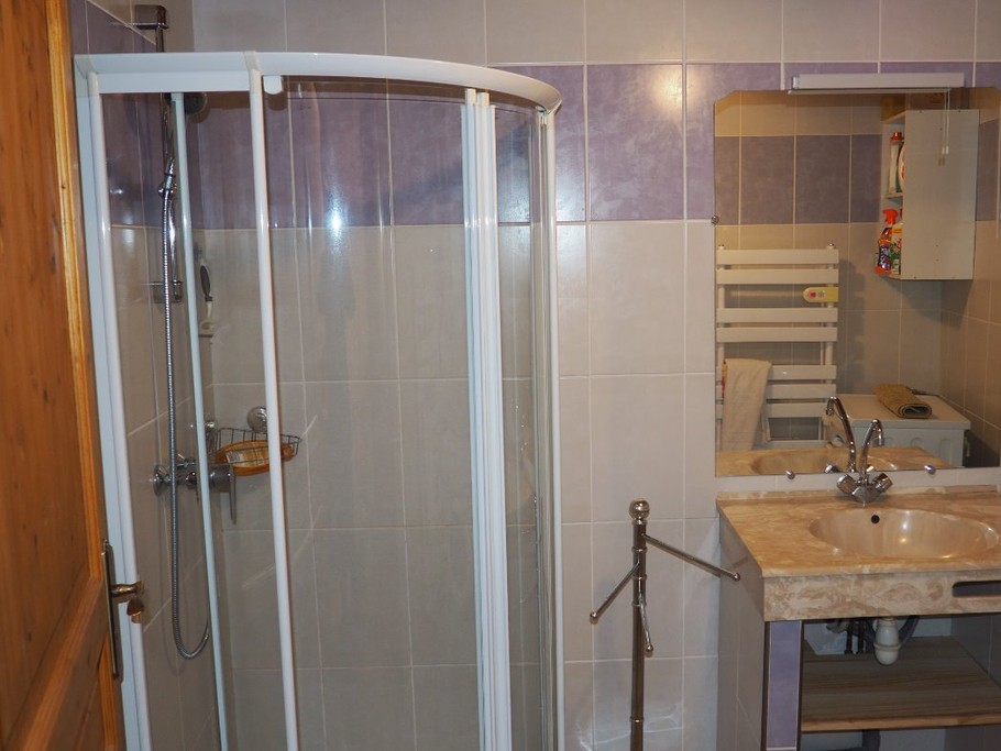 Gîte d'Epizol - La salle de bain du rez de chaussée