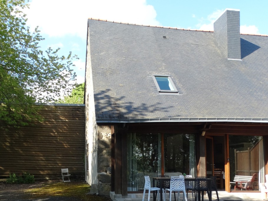 exterieur avec espace privé pour votre voiture et terrasse