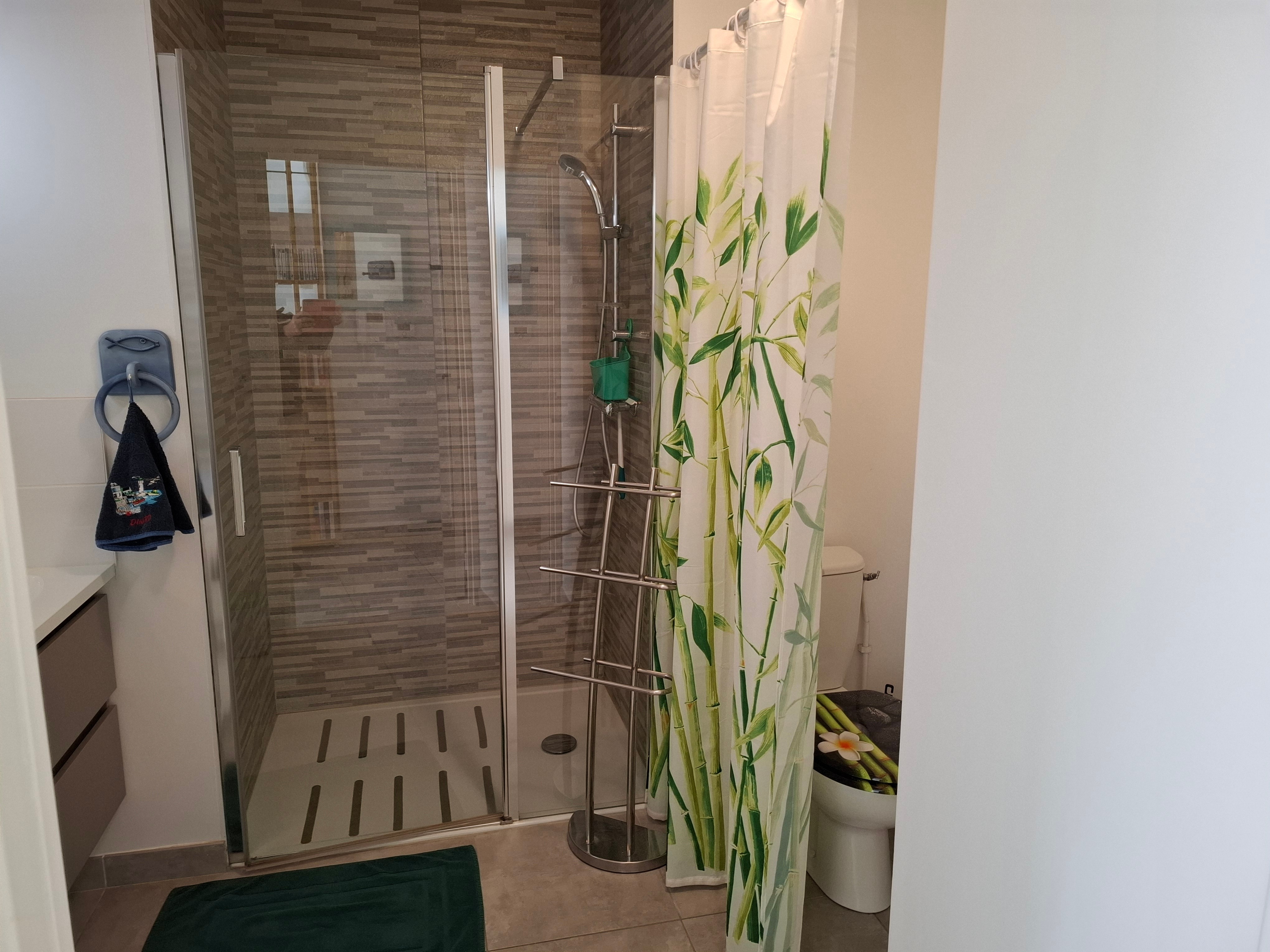 Shower+toilet