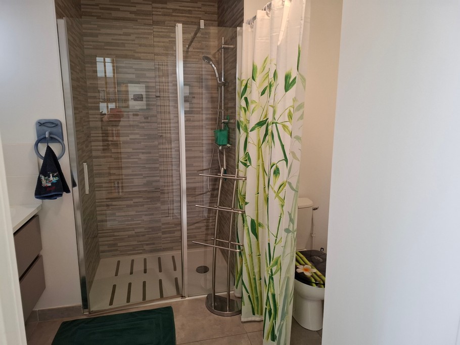 Shower+toilet