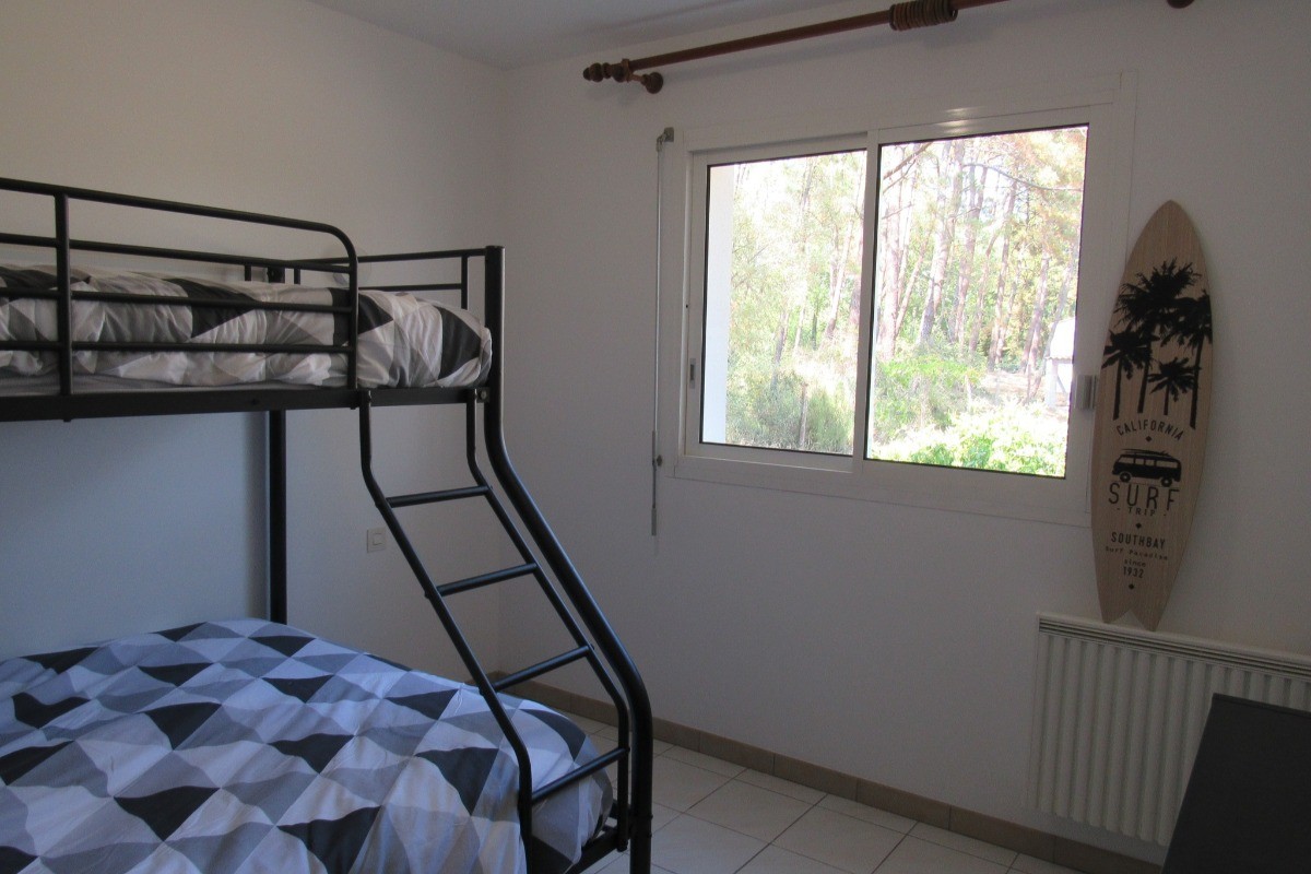 Chambre 3 avec un lit en 140 et un lit en 90