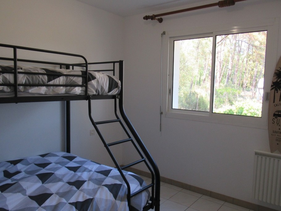 Chambre 3 avec un lit en 140 et un lit en 90