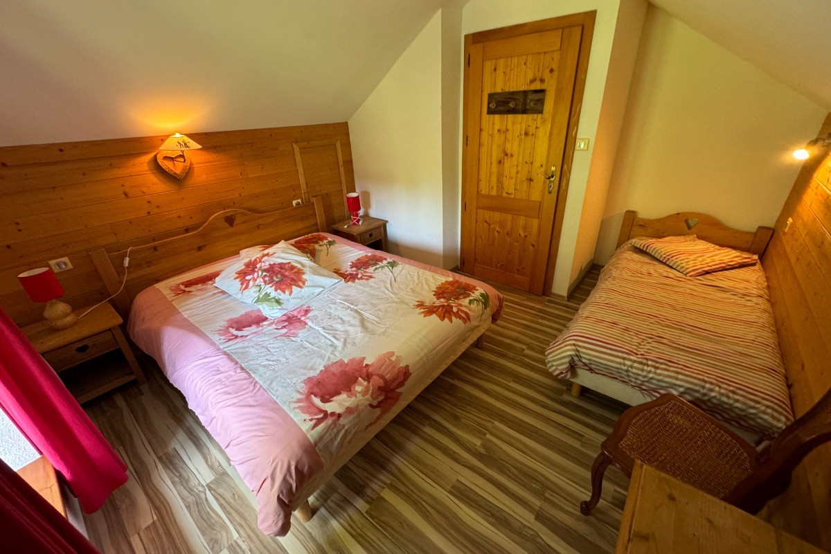 Chambre 2 - Gîte Gentiane - Domaine de la Prairie des Prés