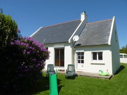 Le jardin fait le tour de la maison