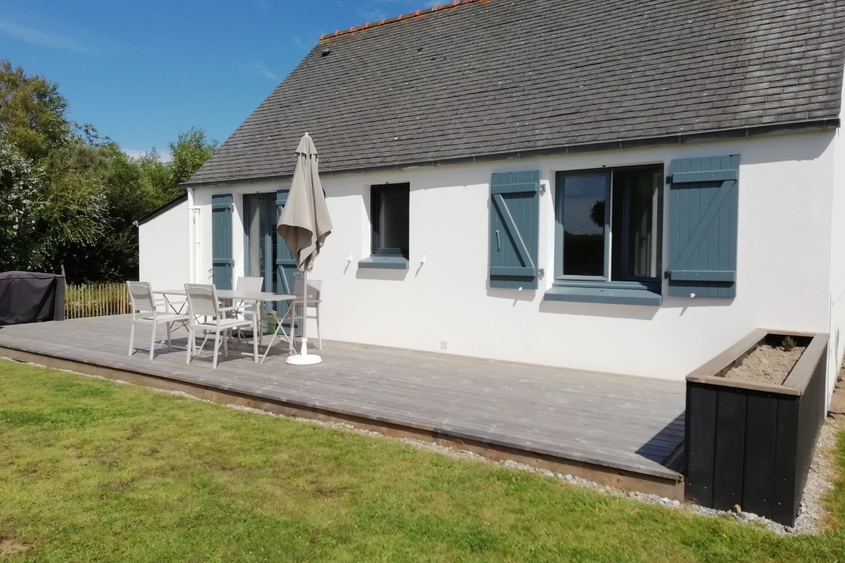 Maison Carn côté jardin, terrasse sud ouest