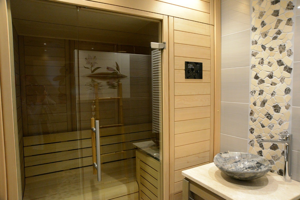 salle d'eau avec sauna