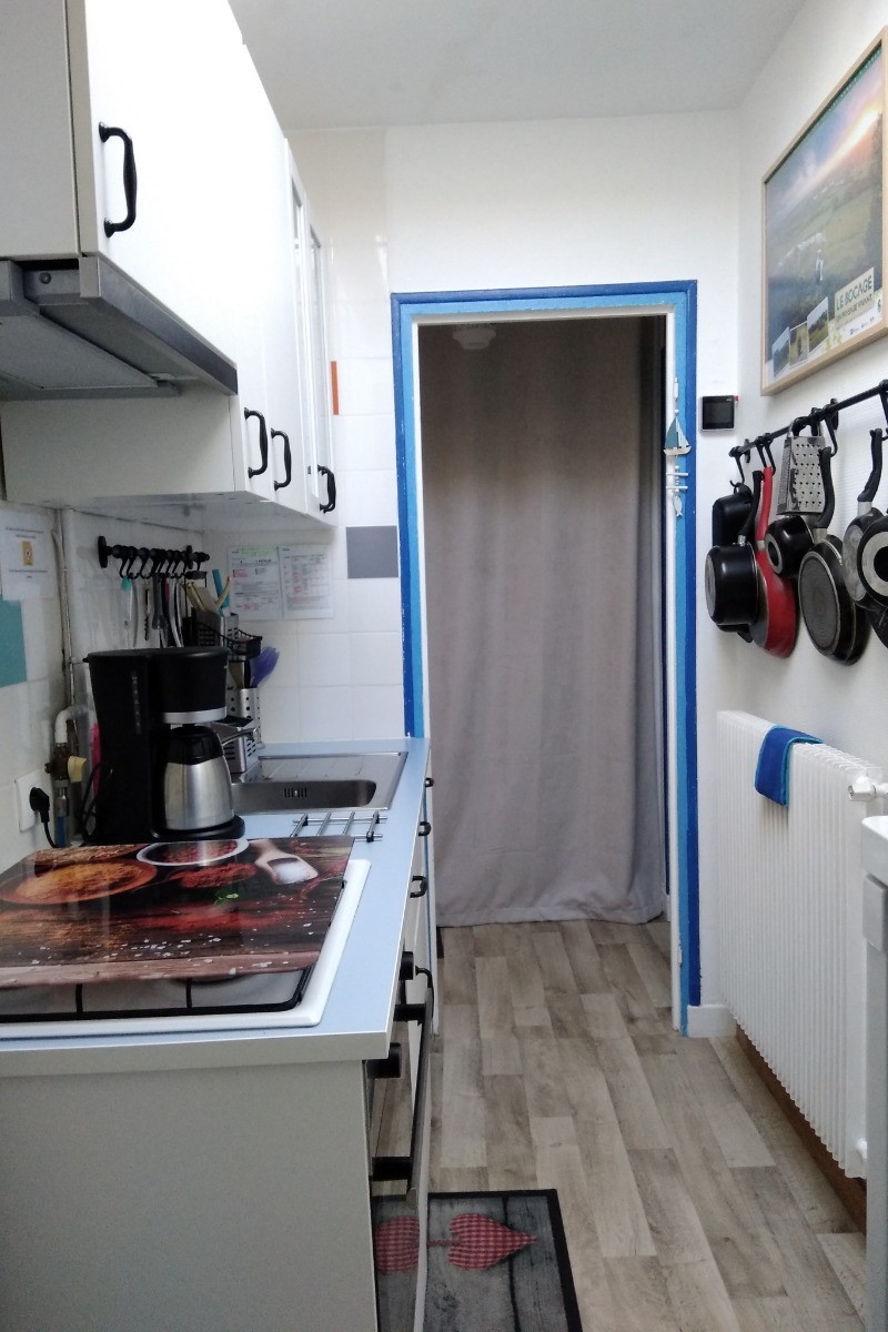 cuisine vue sur l'entrée