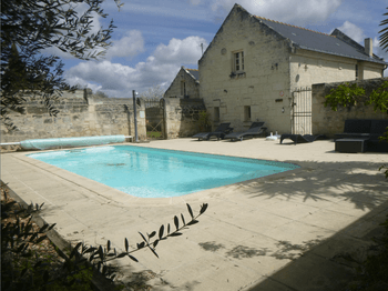 La piscine commune et chauffée Les Laurielles, Maine et Loire