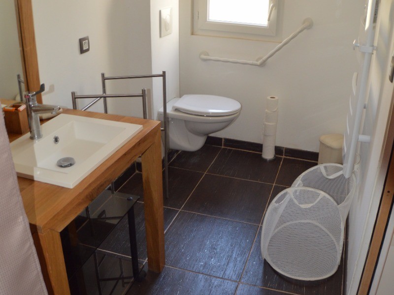 Rez-de-chaussée la Grande salle d'eau - Maison Grise pour 5 personnes, proche plages, Meschers sur Gironde près de Royan