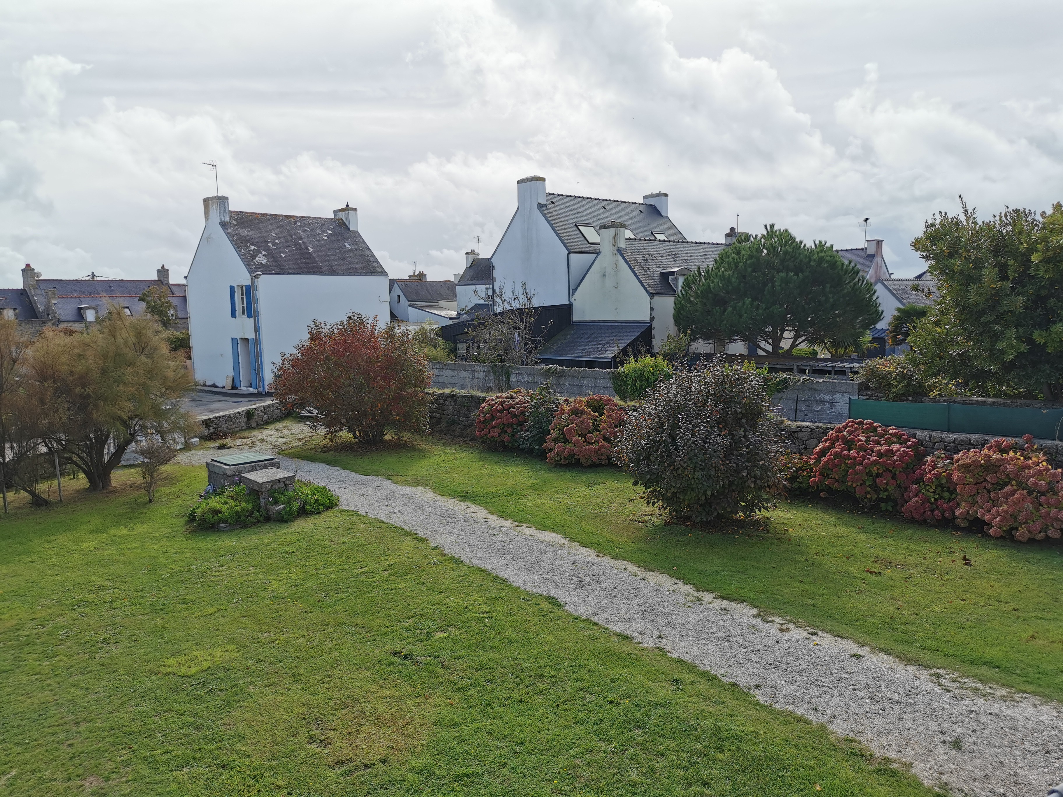 Vue sur le jardin de l'étage de la maison