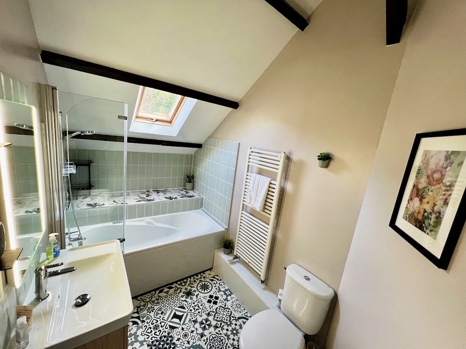 Main bathroom - shower over bath