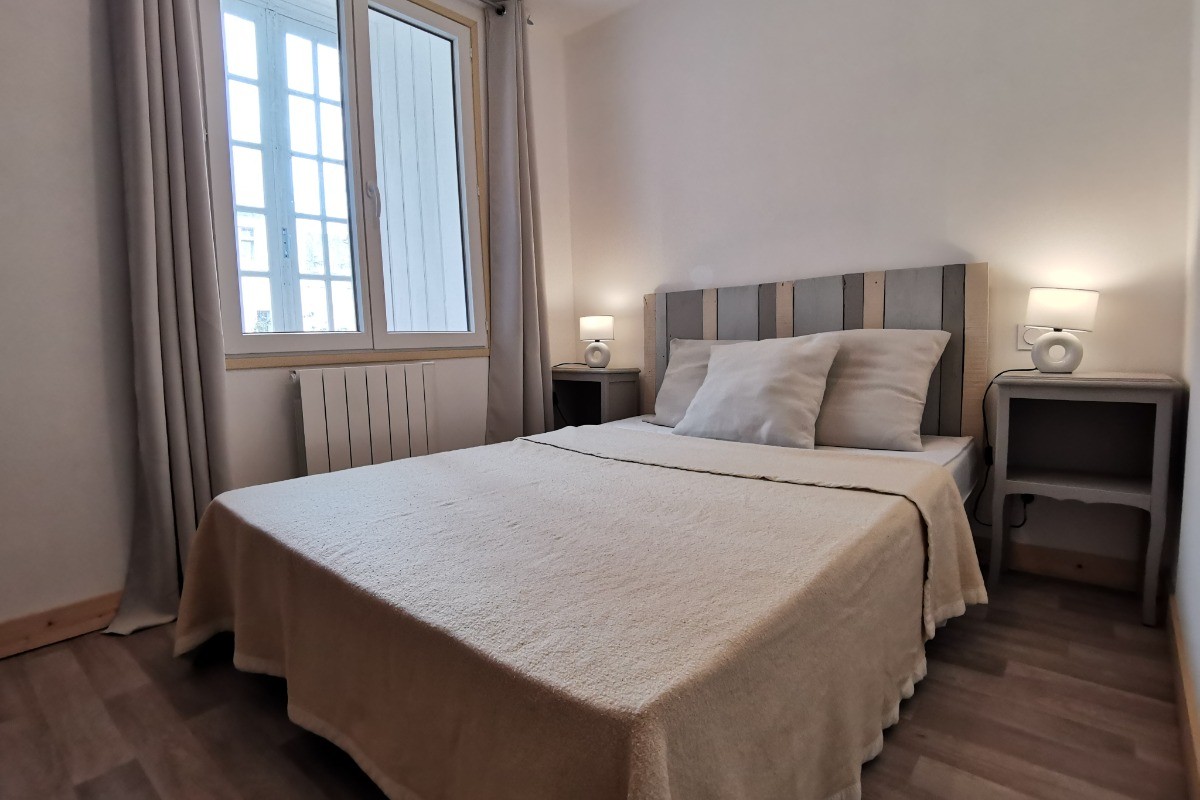 Chambre avec lit 140