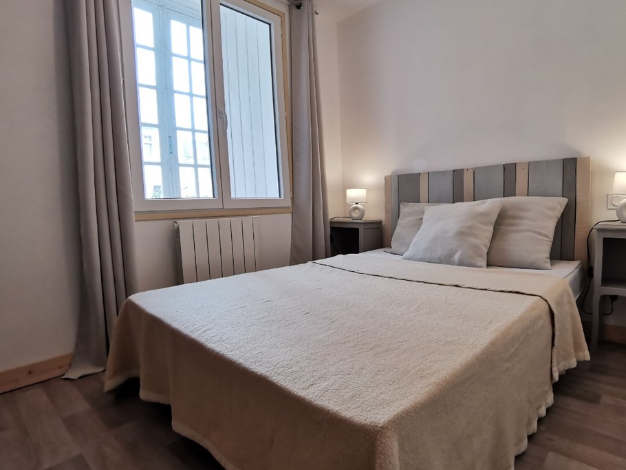 Chambre avec lit 140