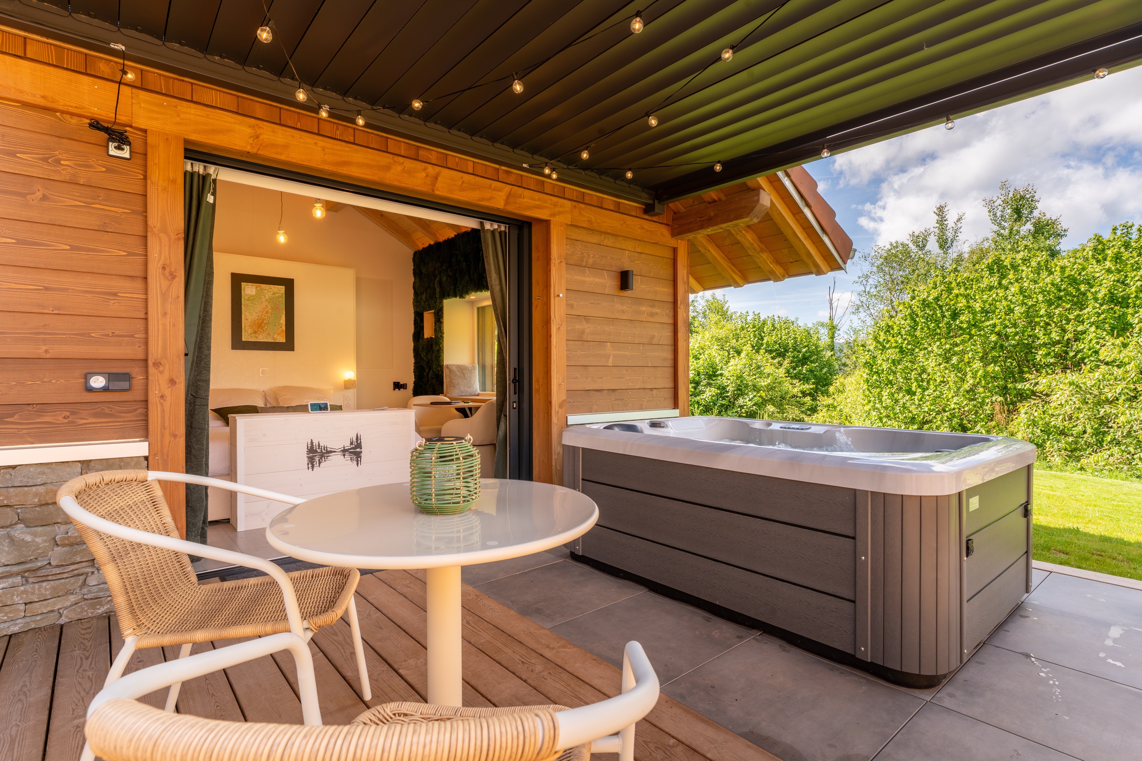 Scandi'Green private spa on the terrace – Domaine Epic Chalets