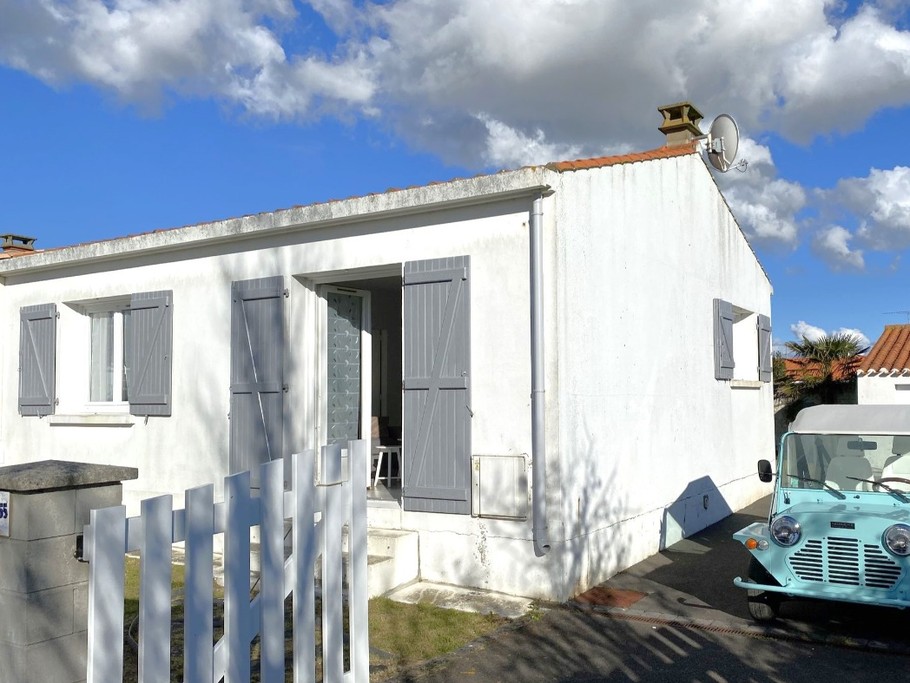 Maison et jardin clos