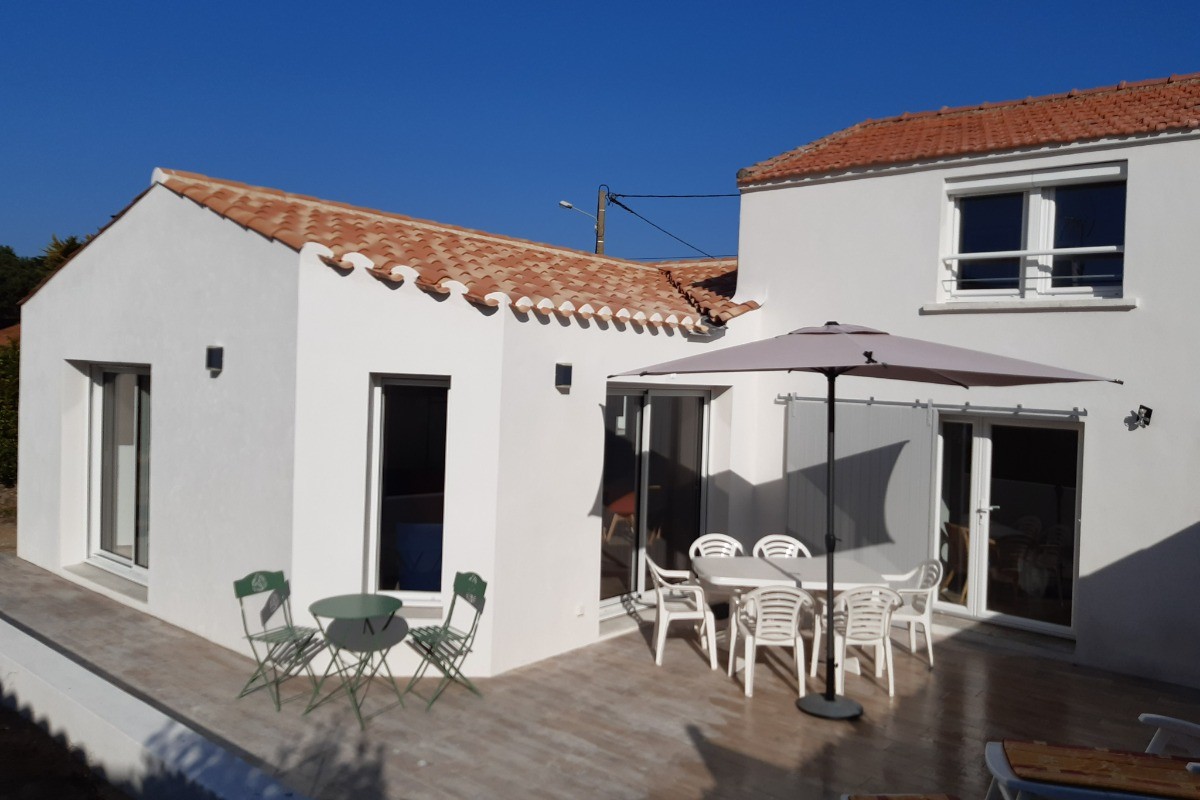 Terrasse avec salon de jardin