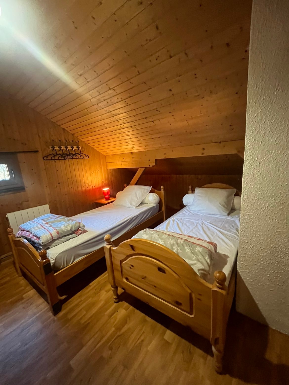 Chambre familiale, lits simple - Chalet des Noisetiers