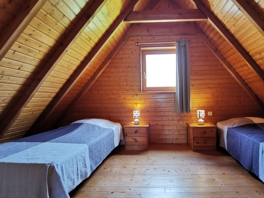 Etage: Chambre 2 avec 2 lits 90