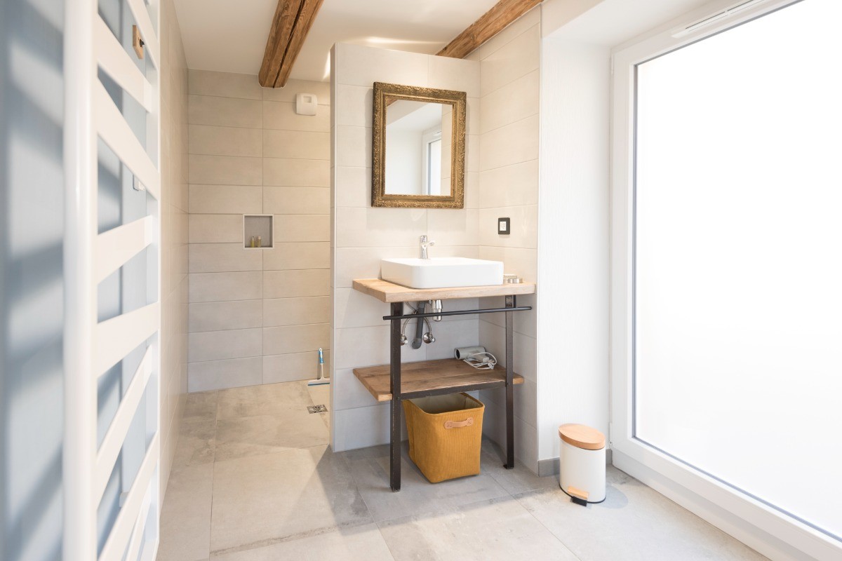 Salle d'eau chambre papillons
