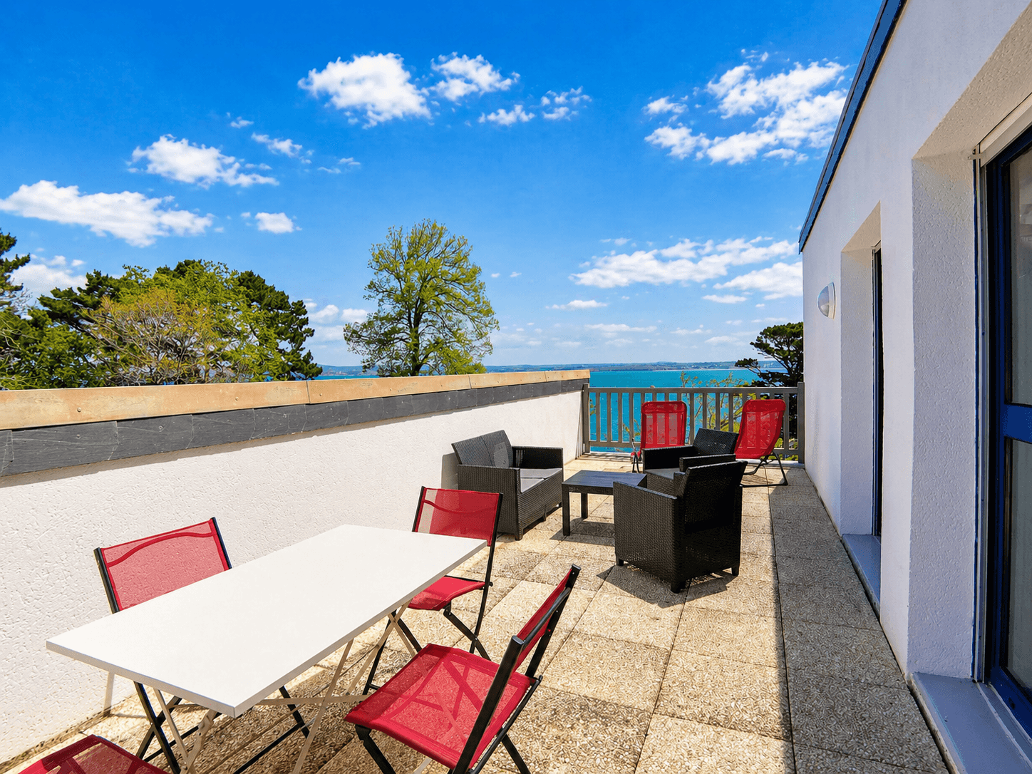 Large balcony terrace with sea view