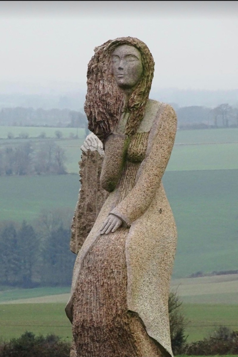 Un lieu unique et mystique : La Vallée des Saints (Carnoët) et ses statues gigantesques en granit