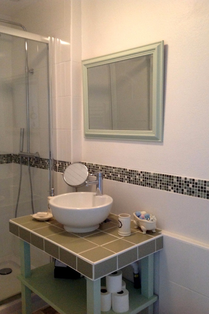 salle d'eau privative et communicante dans le gîte Granery