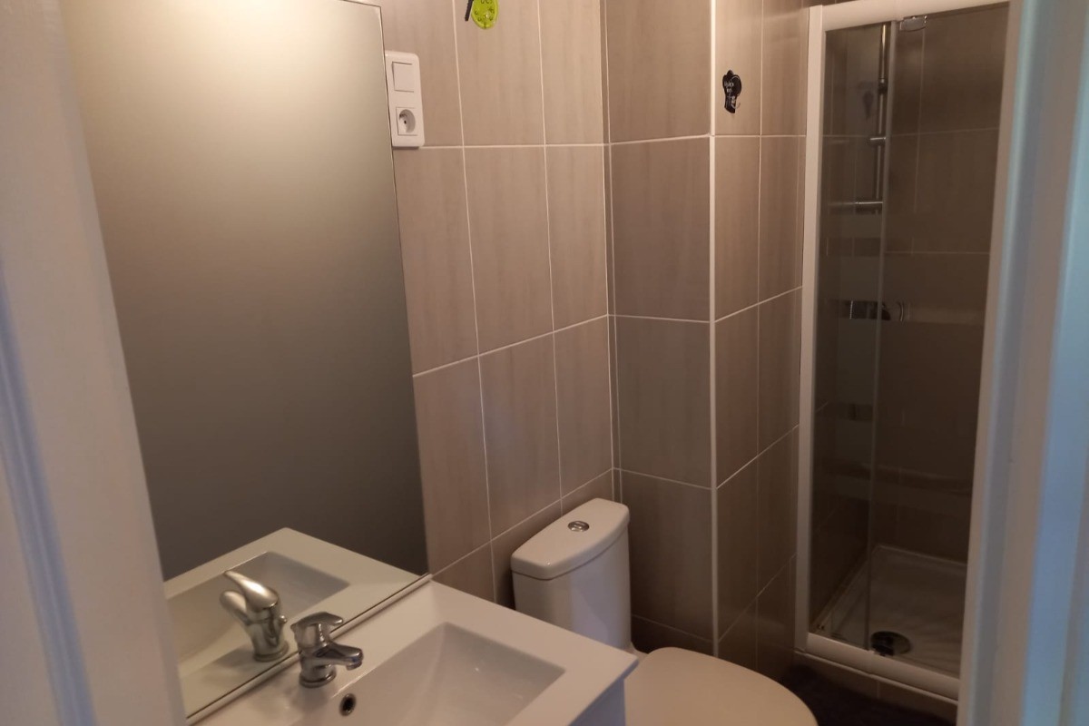 Salle de douche et wc
