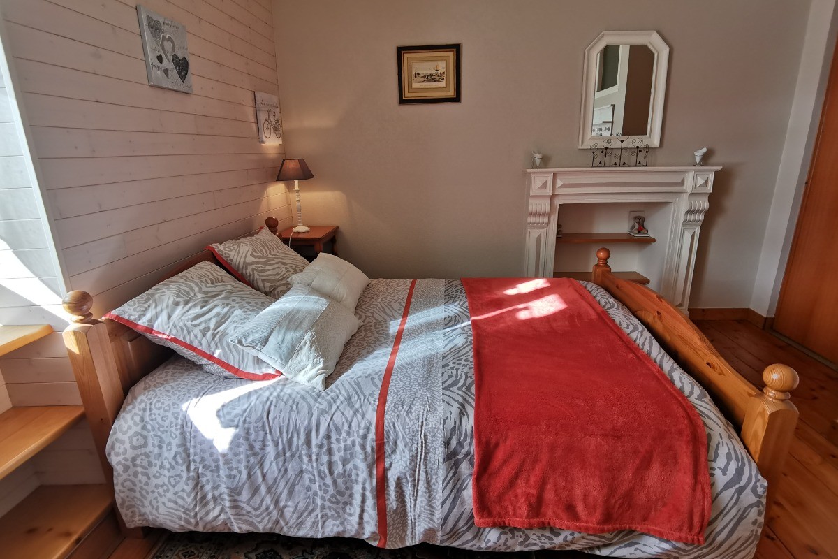 Chambre avec lit double