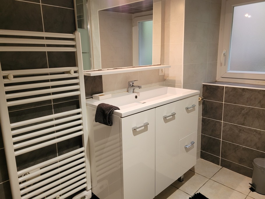 Le Bail, location Pontrieux, salle d'eau avec douche