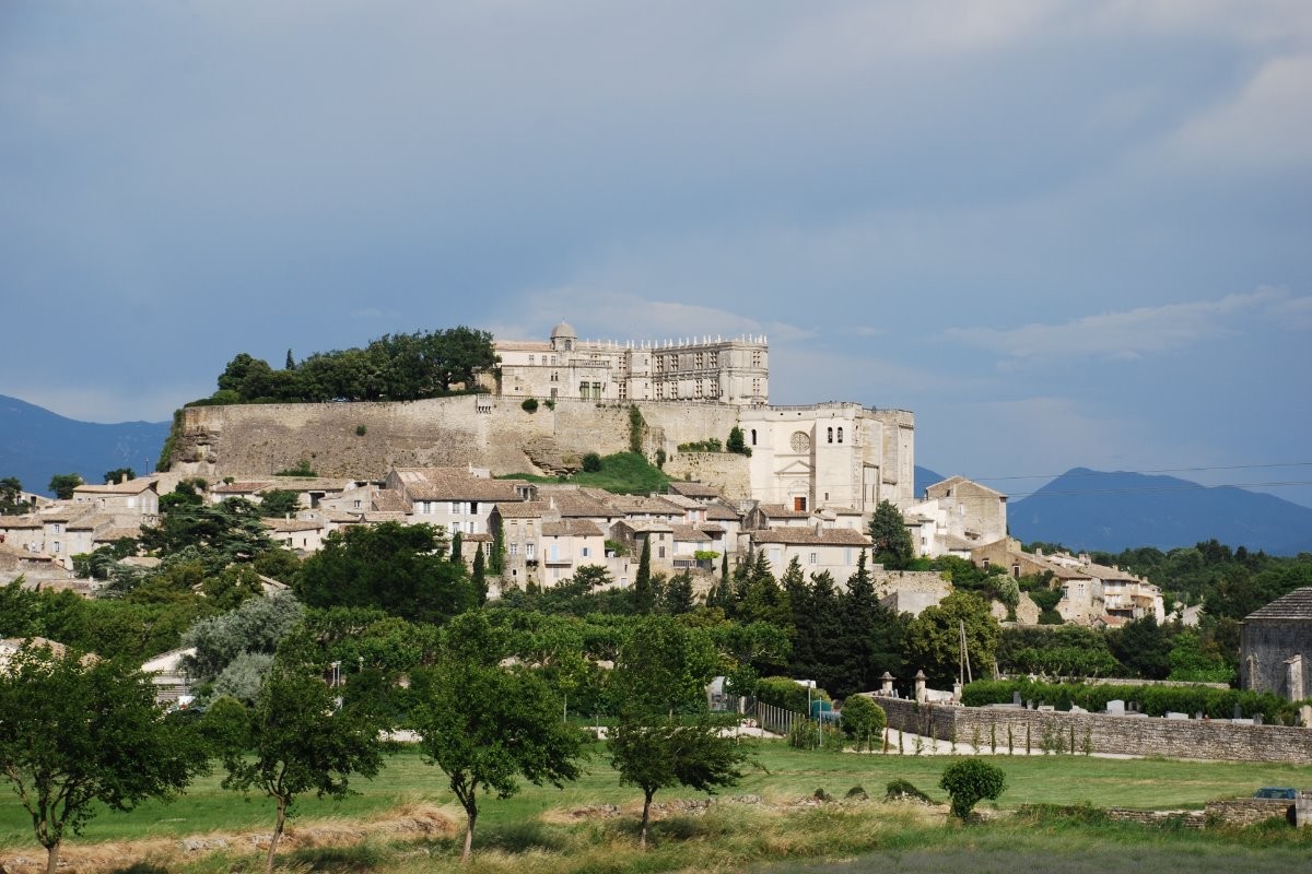Le château de Grignan à 20 mn ( Marquise de Sévigné )