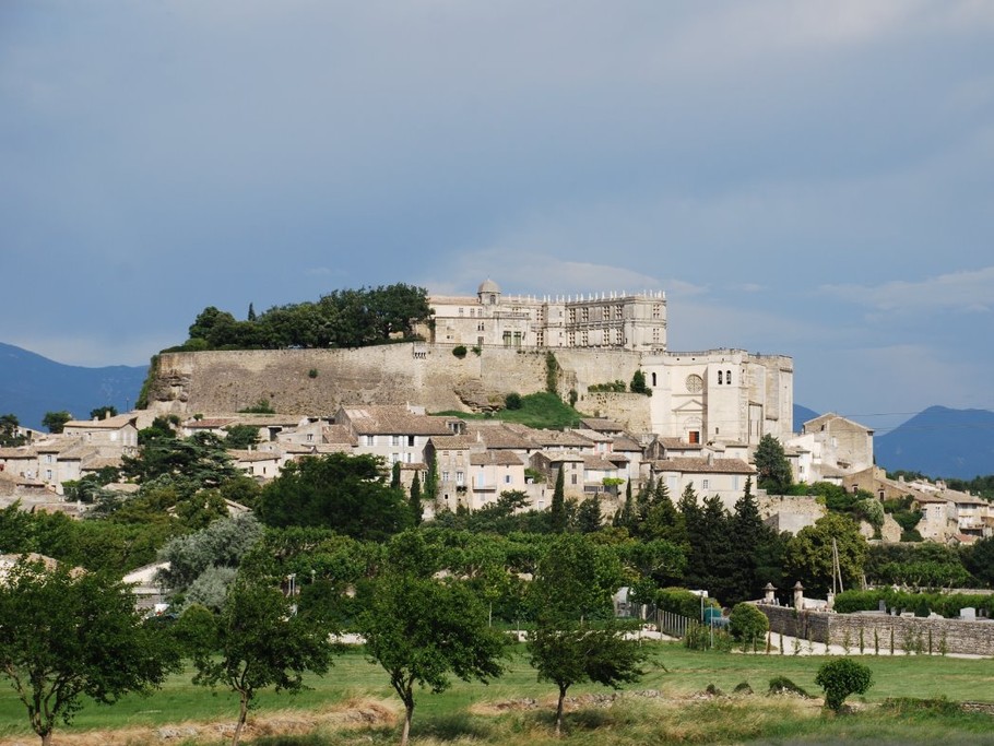 Le château de Grignan à 20 mn ( Marquise de Sévigné )