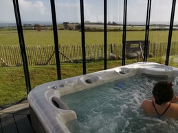 jacuzzi - espace bien-être - la maison des gardiens de l'océan Plougonvelin