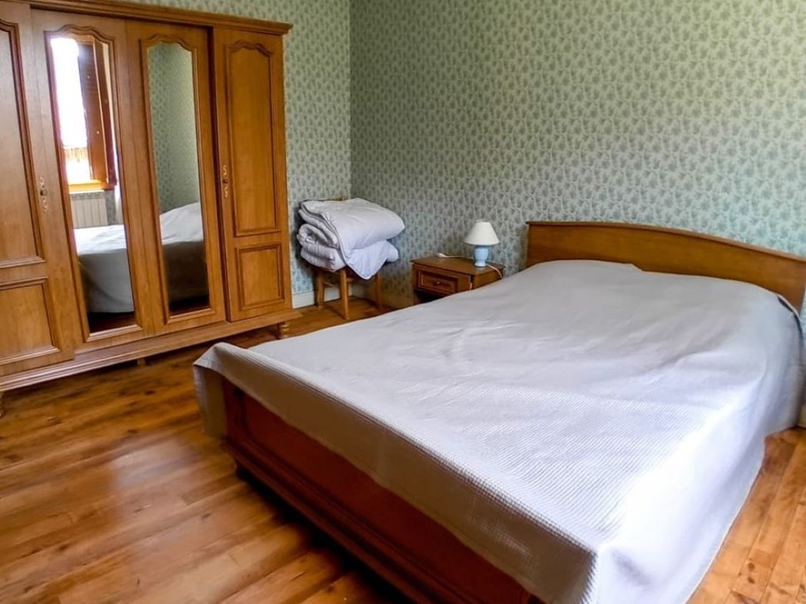 Chambre bleue étage lit 140 cm