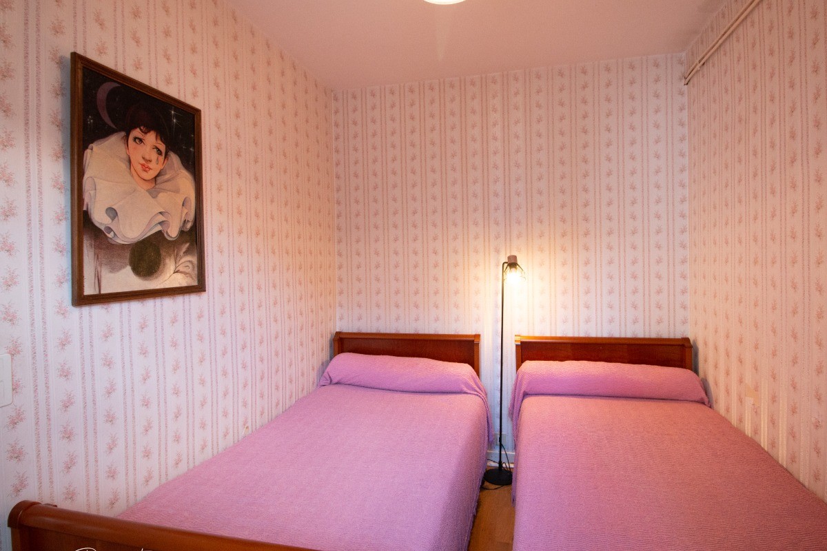Chambre à l'étage avec lits simples