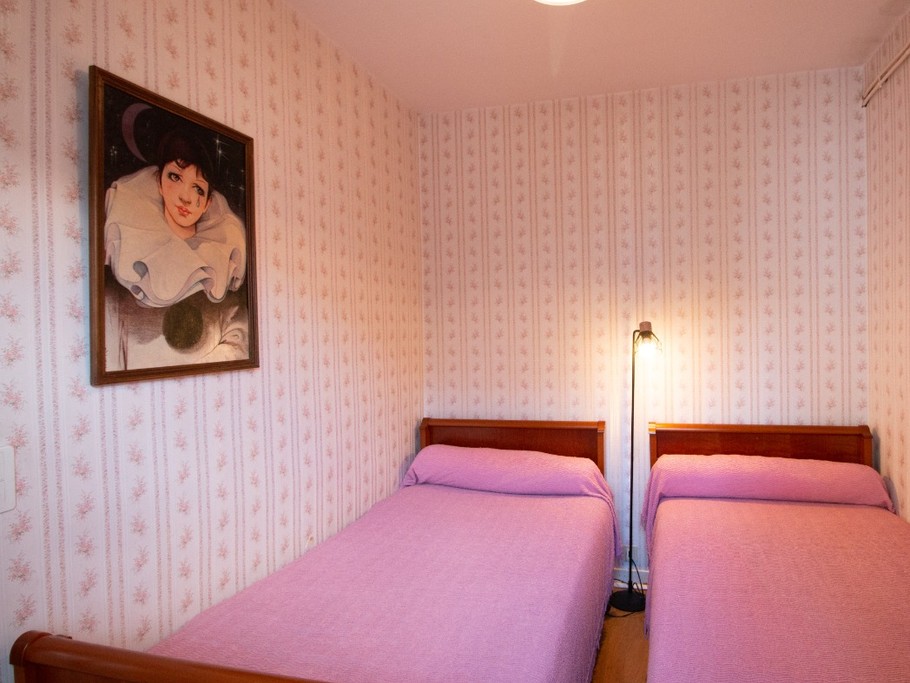 Chambre à l'étage avec lits simples