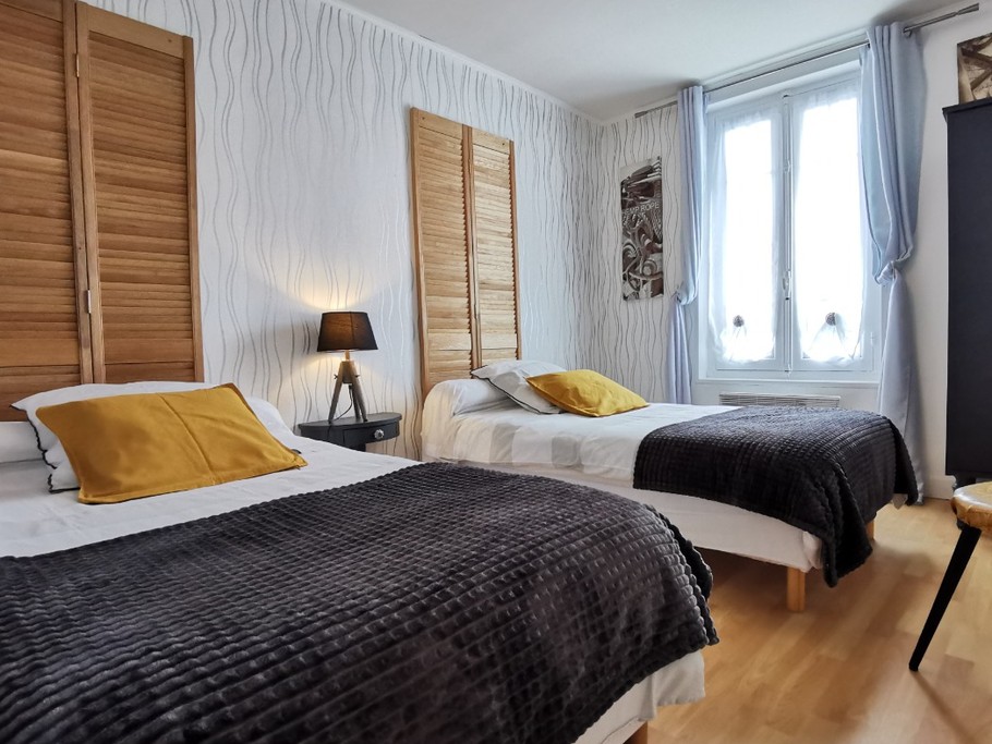 Chambre avec 2 lits 90