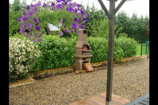 Gîte Le Fontariol Le Theil Gite familial situé en Auvergne à la campagne, dans un lieu calme et verdoyant avec piscine et jeux extérieurs pour enfants
