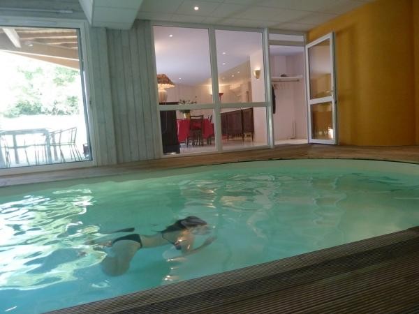 Gîte de la Villette - Gîte famille avec piscine intérieure chauffée et spa, pouvant accueillir 8 personnes en Creuse