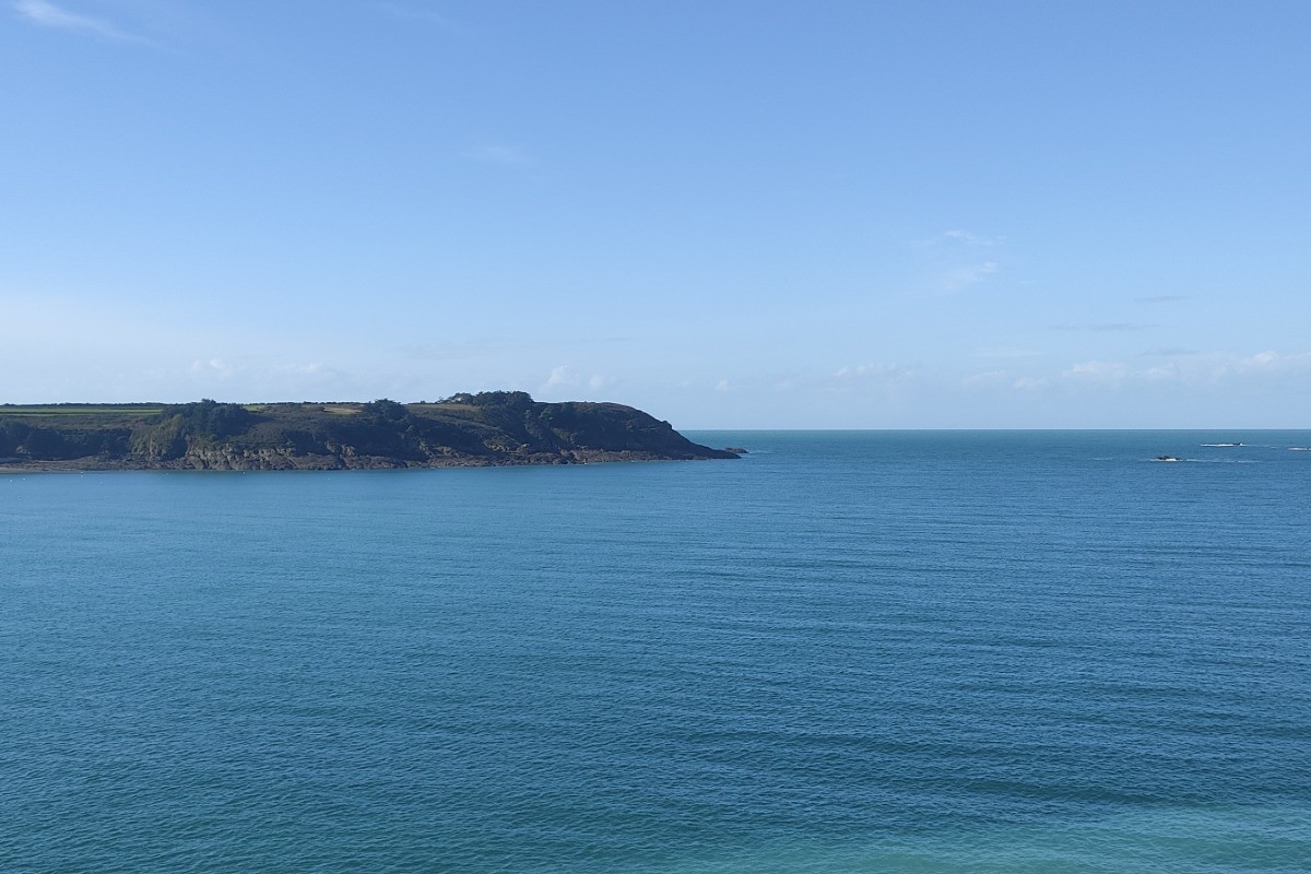 Vue mer, à 5 minutes du logement, la plage du Saussaye en contrebas