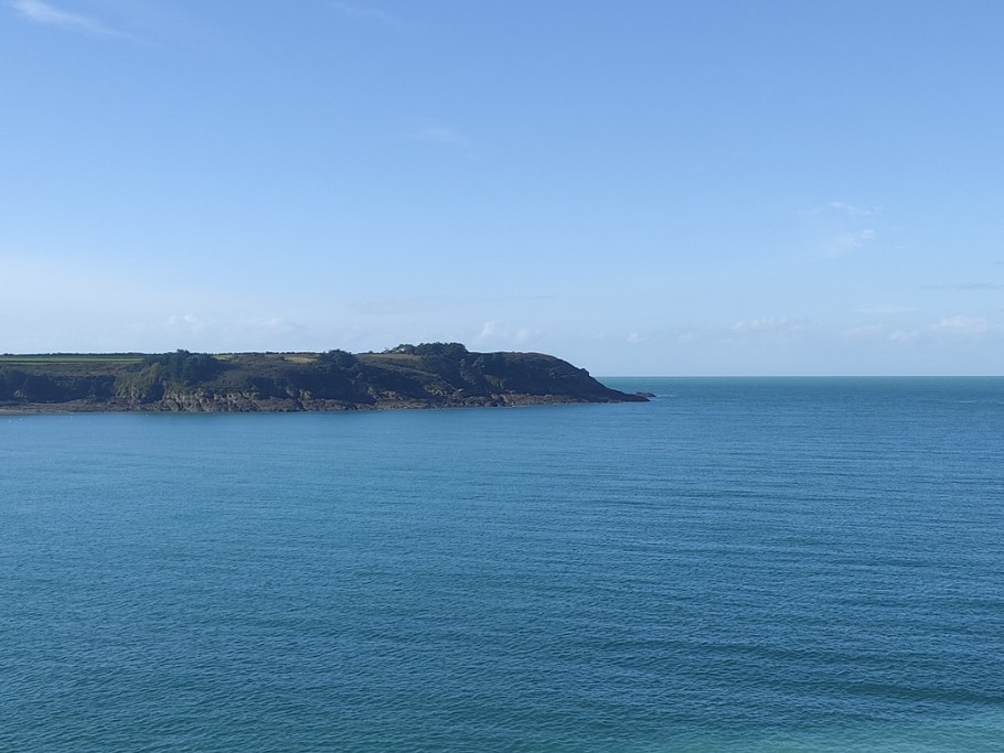 Vue mer, à 5 minutes du logement, la plage du Saussaye en contrebas