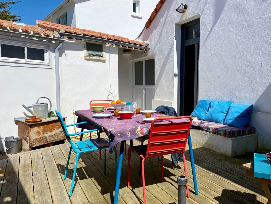 Terrasse avec salon de jardin