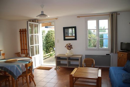 Spacious living room