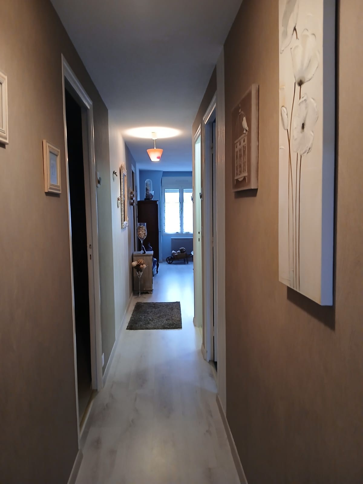 Corridor leading from the relaxation area to the bedrooms and bathrooms